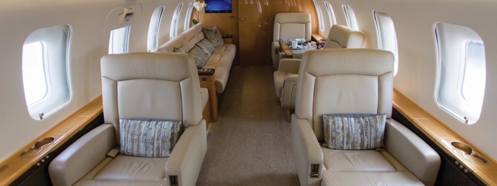 Bombardier Challenger 600 cabin interior