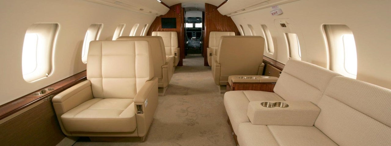 Bombardier Challenger 605 cabin interior