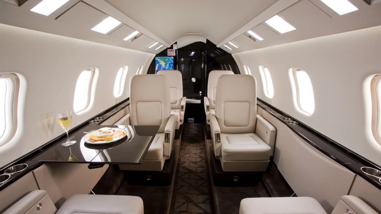 Bombardier Learjet 60XR cabin interior