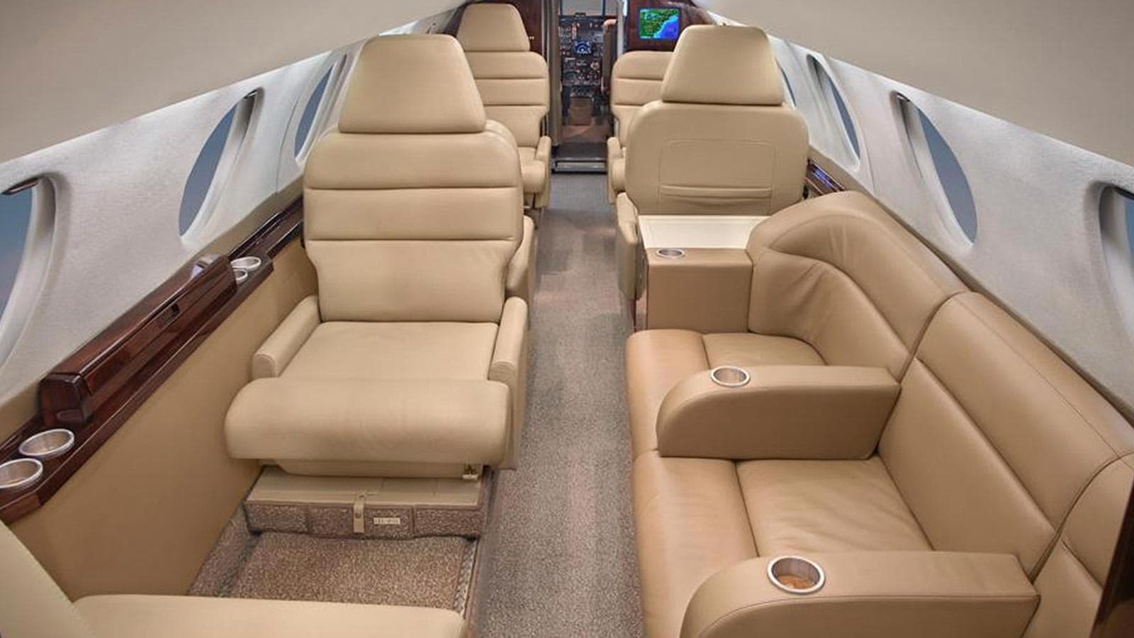 Dassault Falcon 20 cabin interior