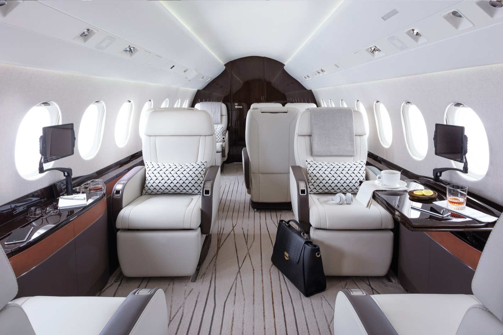 Dassault Falcon 2000 cabin interior