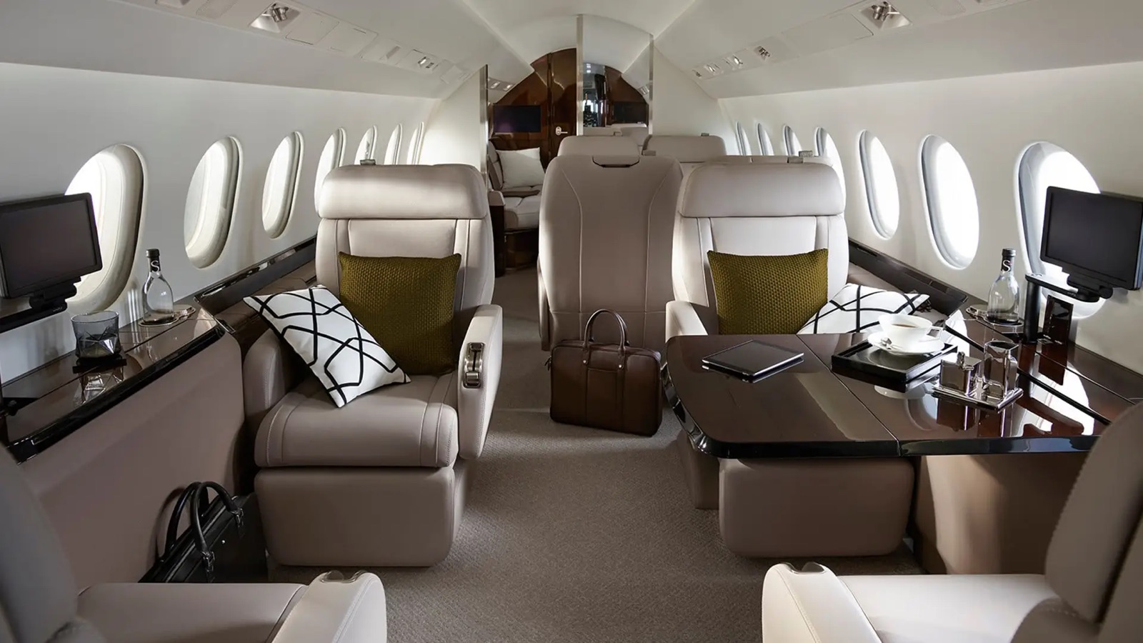 Dassault Falcon 900 cabin interior