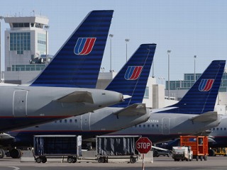 United Airlines Grounds 96 Aircraft